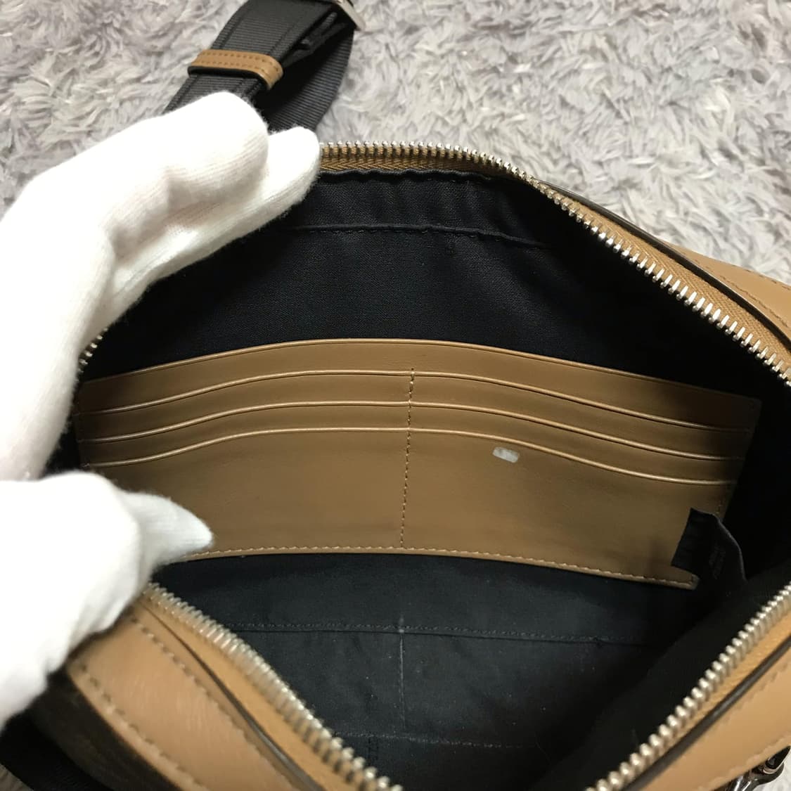 {closet}[크림제품]펜디 레더 패브릭 멀티컬러 카메라백 상품이미지4