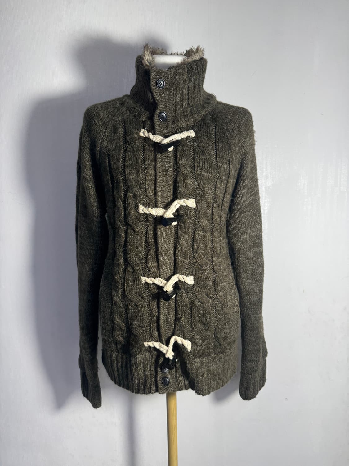 Sorridere 퍼 칼라 토글 니트집업 y2k 상품이미지2