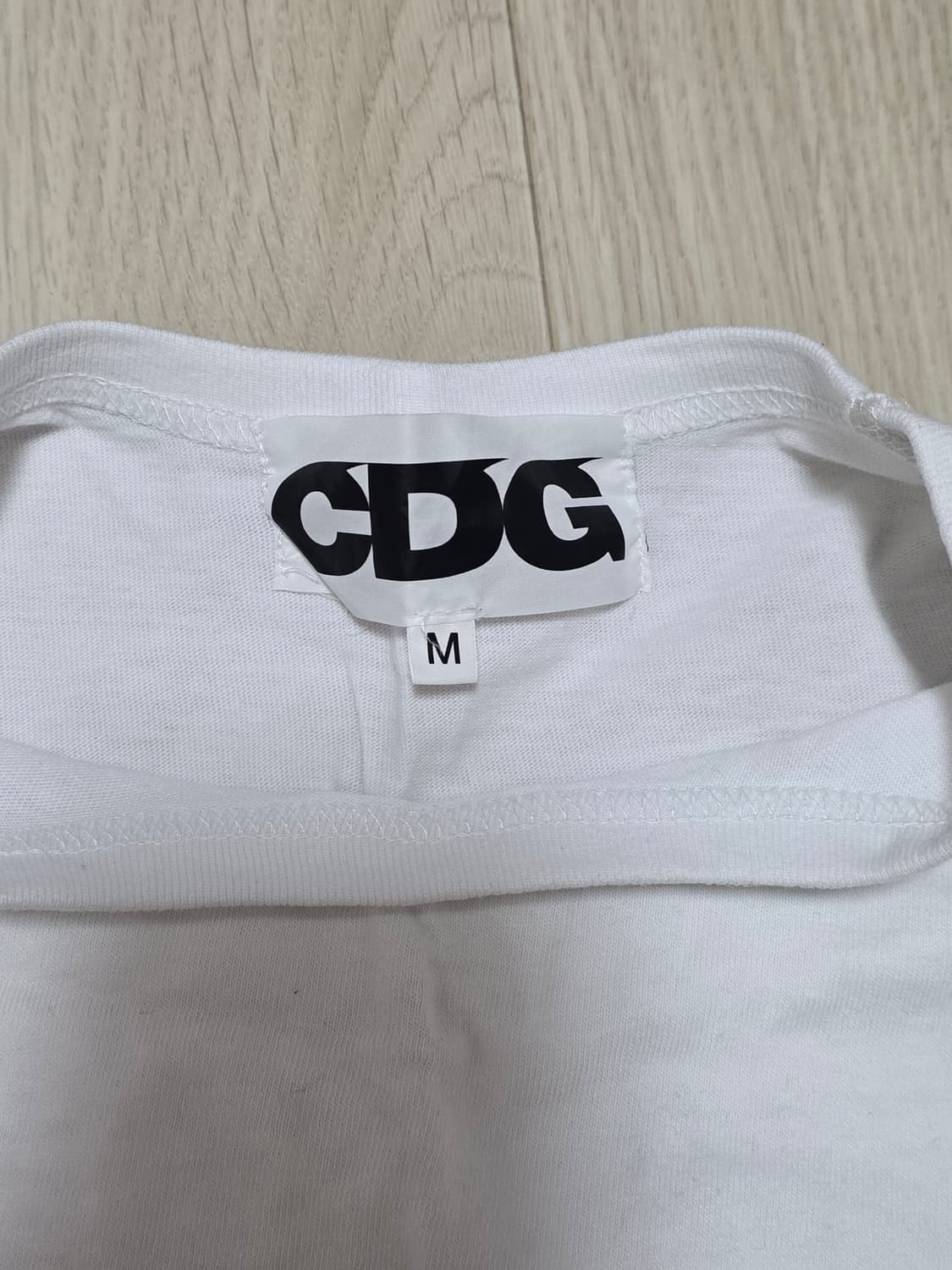 CDG 로고 티셔츠 화이트 - M 상품이미지3