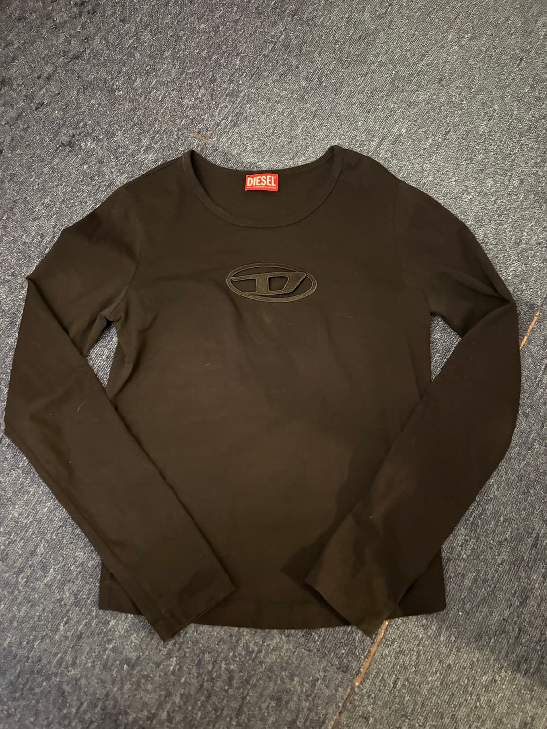 디젤 컷아웃 로고 블랙 롱슬리브티 상품이미지2