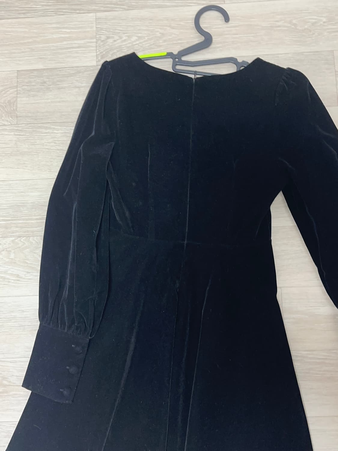 에이블리 하객 블랙 벨벳 미니 원피스 s (상태좋음) 상품이미지6