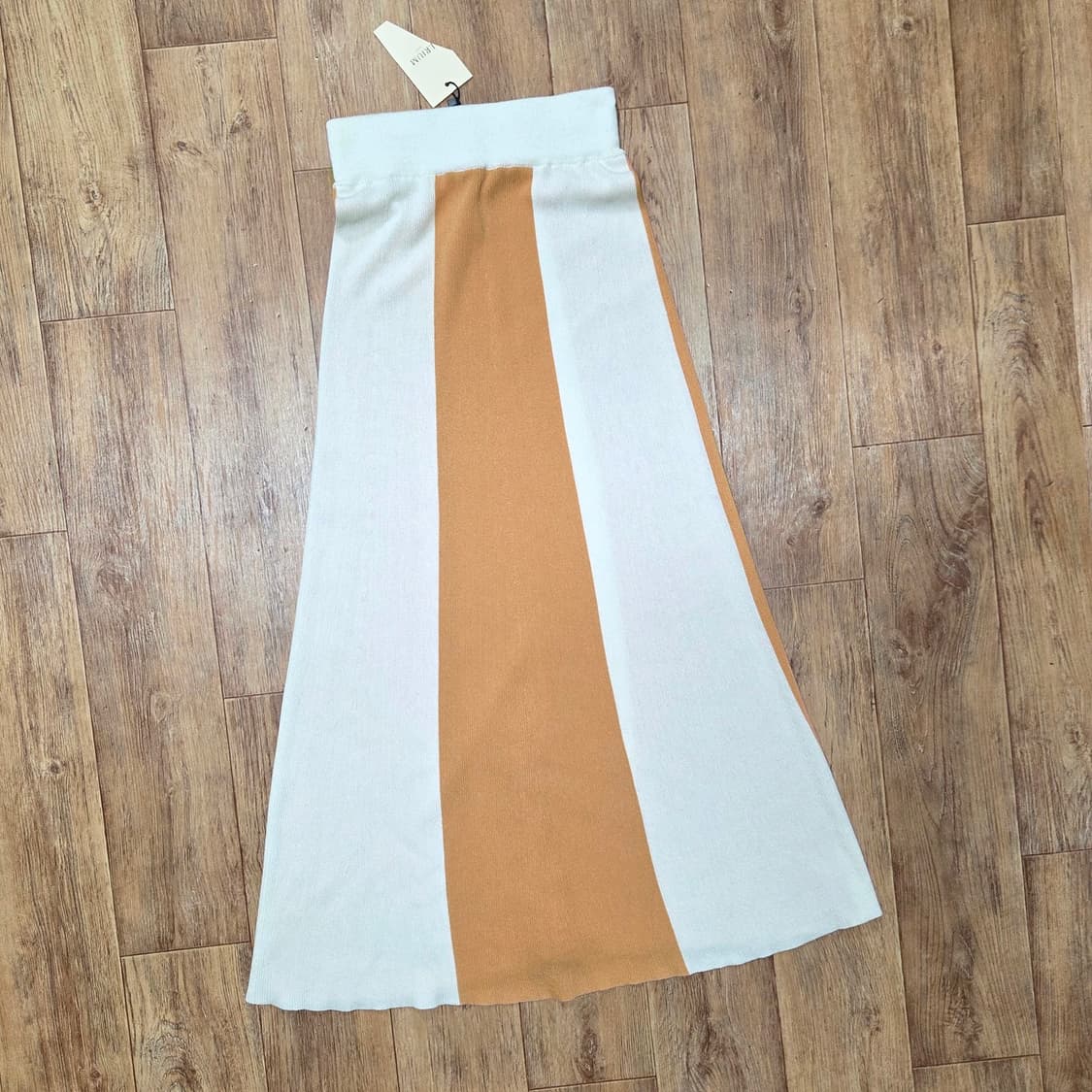 제이리움(J.RIUM) 텍스쳐드 스트라이프 플레어스커트 55 새상품 상품이미지4