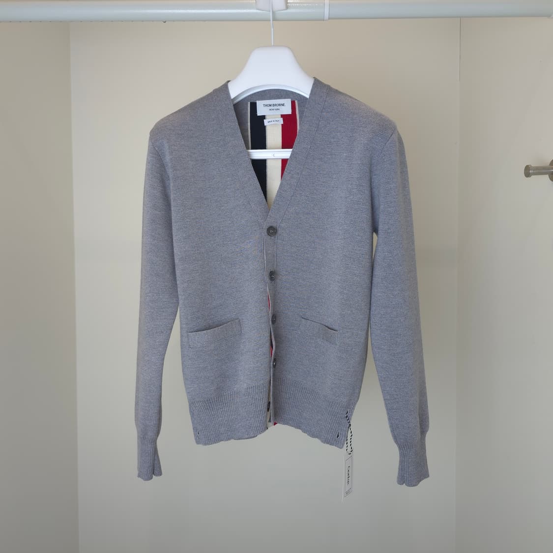 [정품] 톰브라운 밀라노 스티치 백삼선 가디건 / MKC324A 상품이미지1