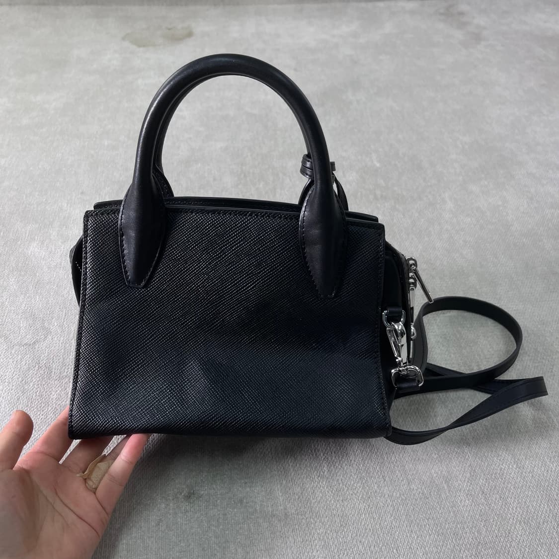 프라다 크리스틴 사피아노 도트백 상품이미지2