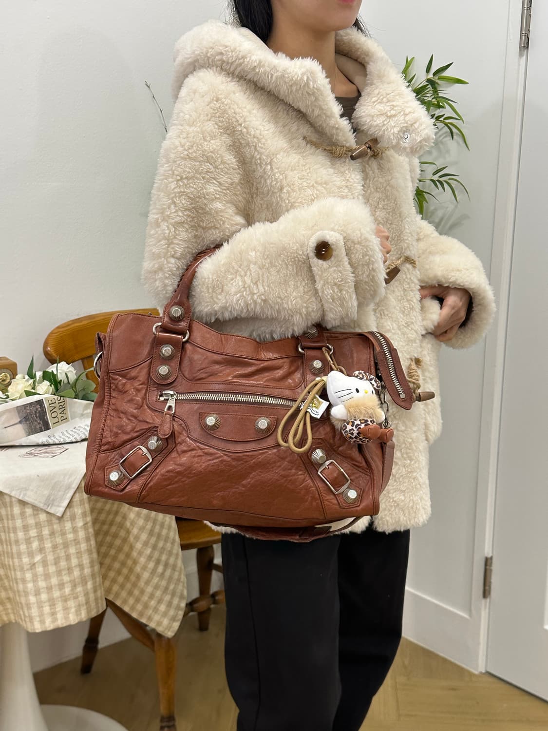 [A 정품] 발렌시아가 자이언트 시티 모터백 미디움 브라운 상품이미지10