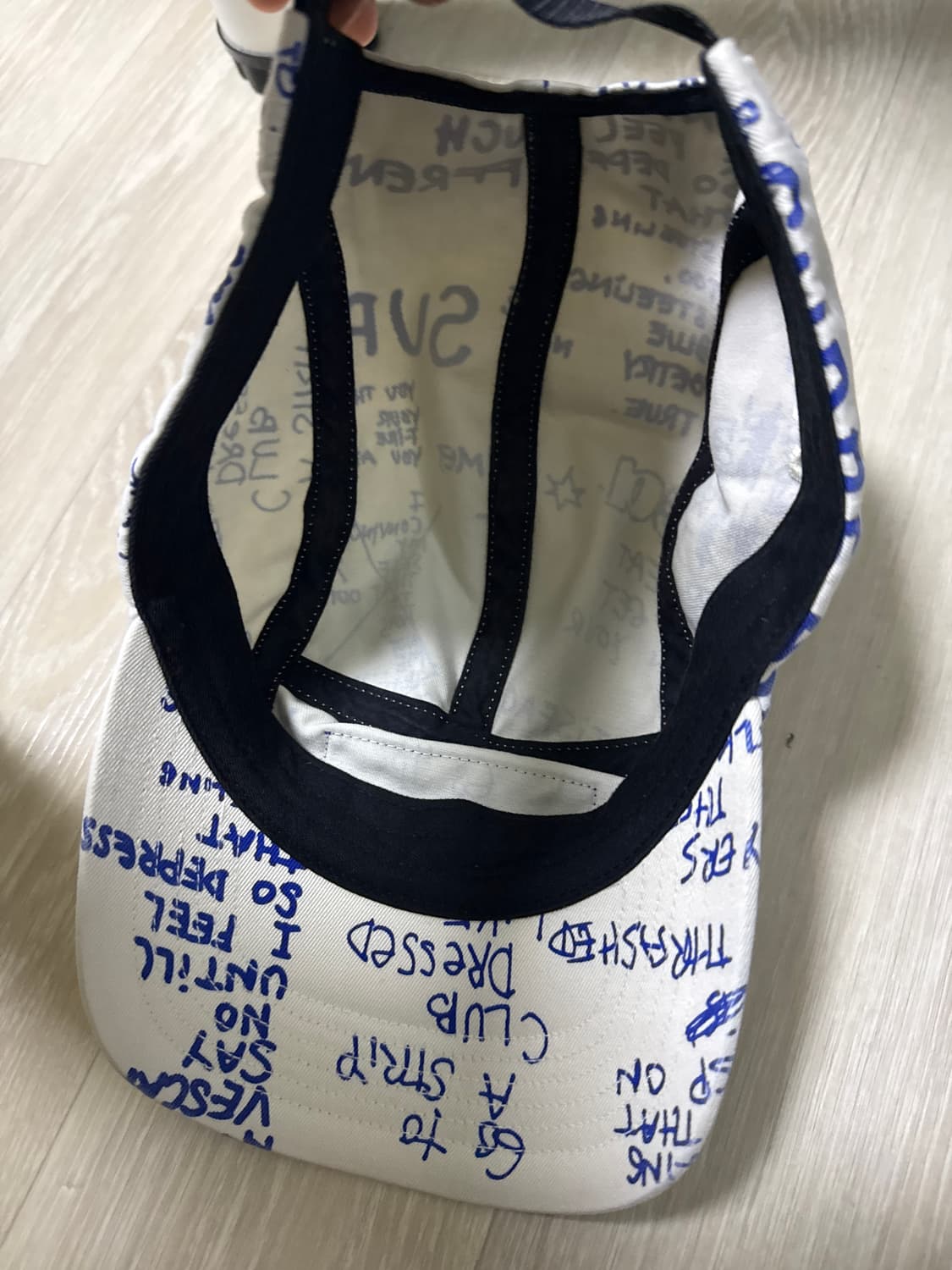 슈프림 곤즈 포엠 캠프캡 화이트 23SS 판매합니다 상품이미지2