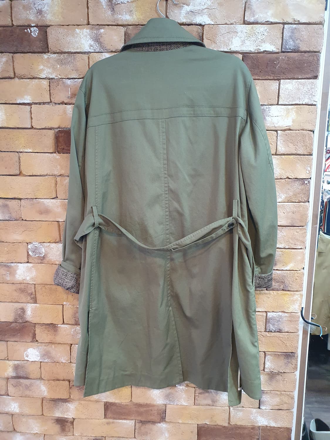 SYSTEM 브랜드의 카키색 트렌치 코트 상품이미지2