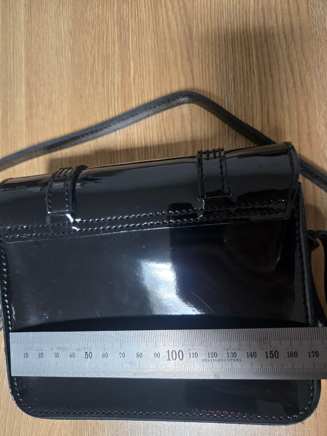 닥터마틴 7인치 올블랙 페이턴트 사첼백 상품이미지3