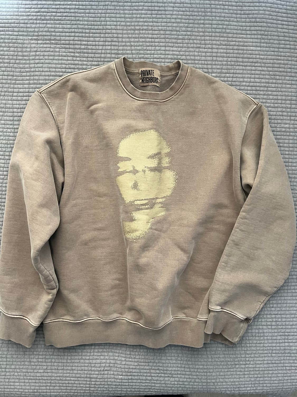 [S] 프라이빗 네이버스 페이디드 페이스 스웻 셔츠 다이드 카키 브라운 상품이미지1
