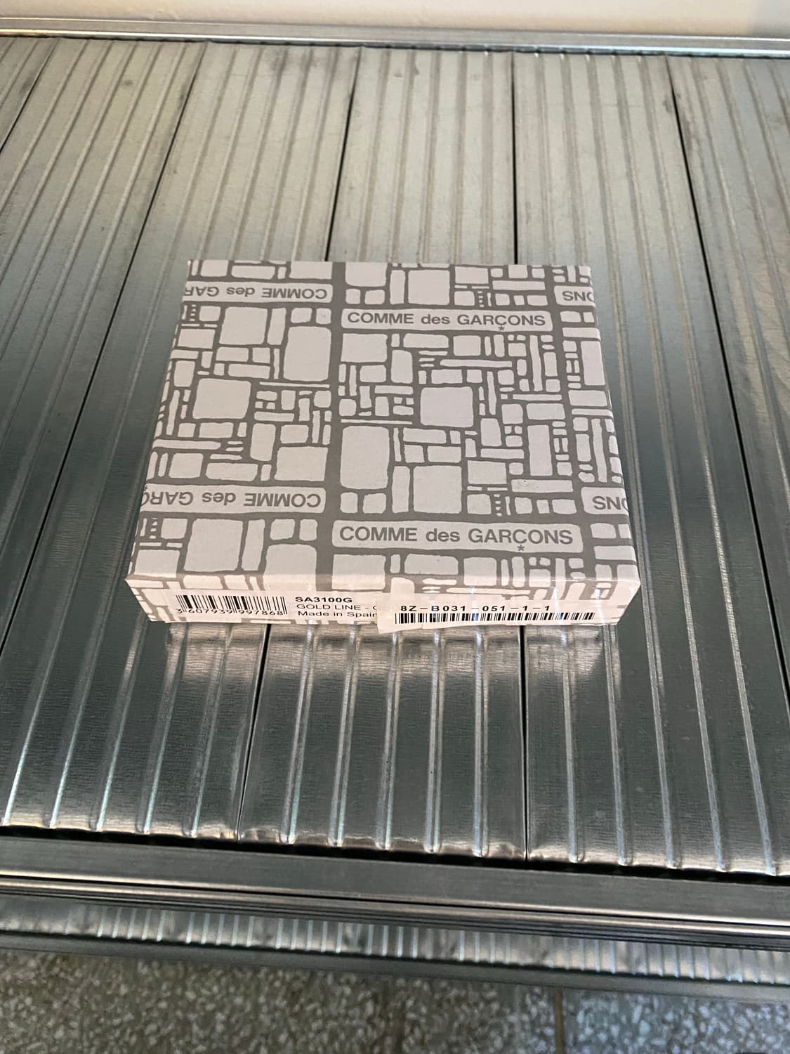 꼼데가르송 메탈릭 골드 지갑 상품이미지4