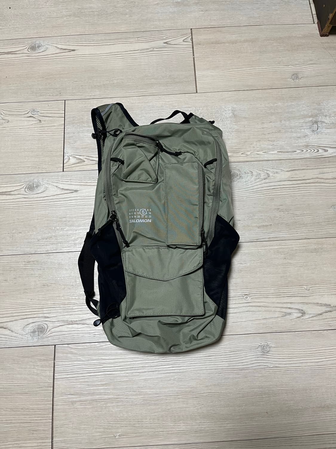 mm6 살로몬 백팩 상품이미지1