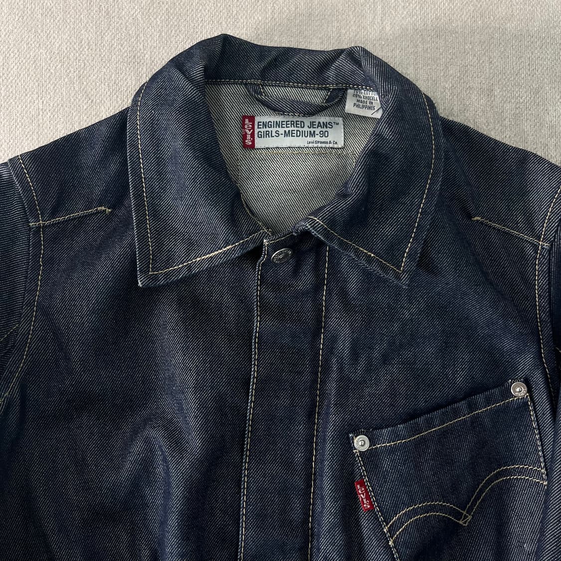 W 90 리바이스 엔지니어드 여성 크롭 데님 자켓 상품이미지2