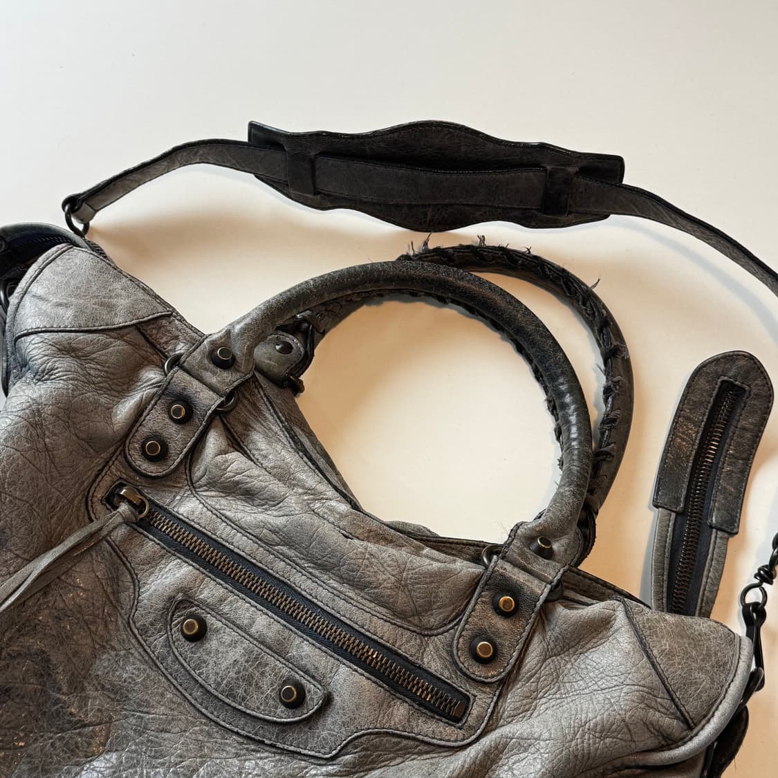 발렌시아가 모터백 미듐 시티 그레이 상품이미지4