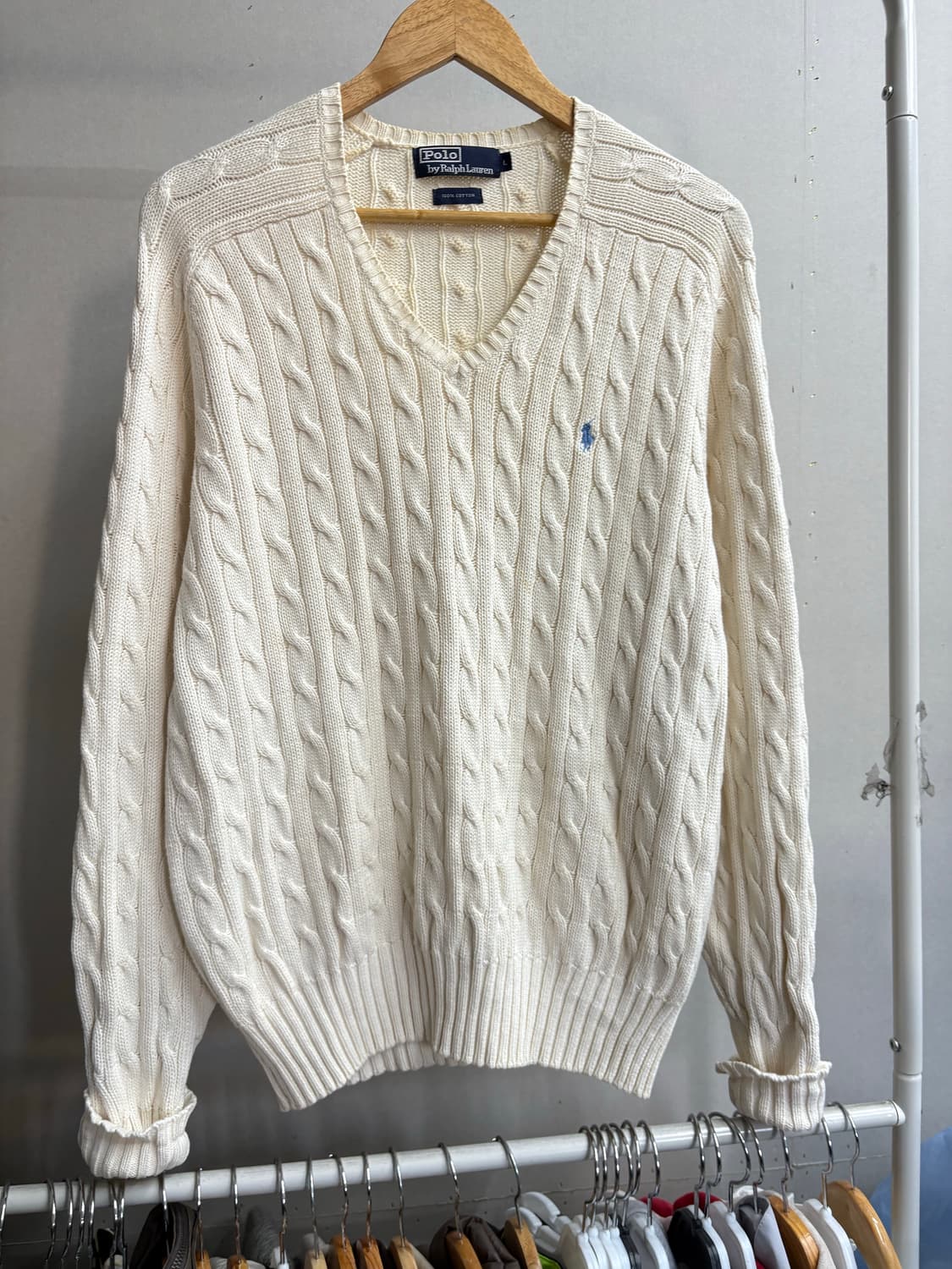 폴로 꽈배기 브이넥 니트 상품이미지1