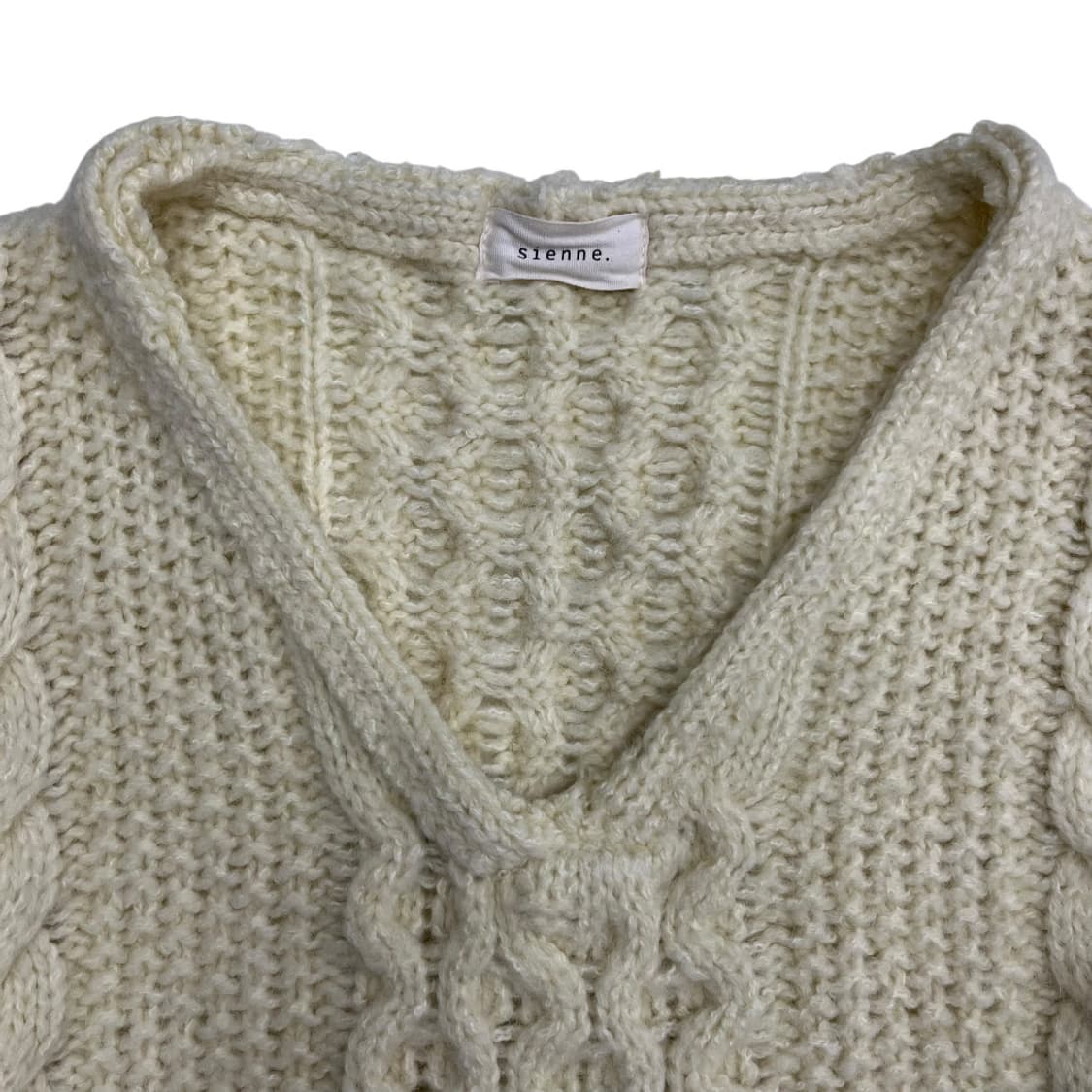 시엔느 아이보리 꽈배기 브이니트 상품이미지4