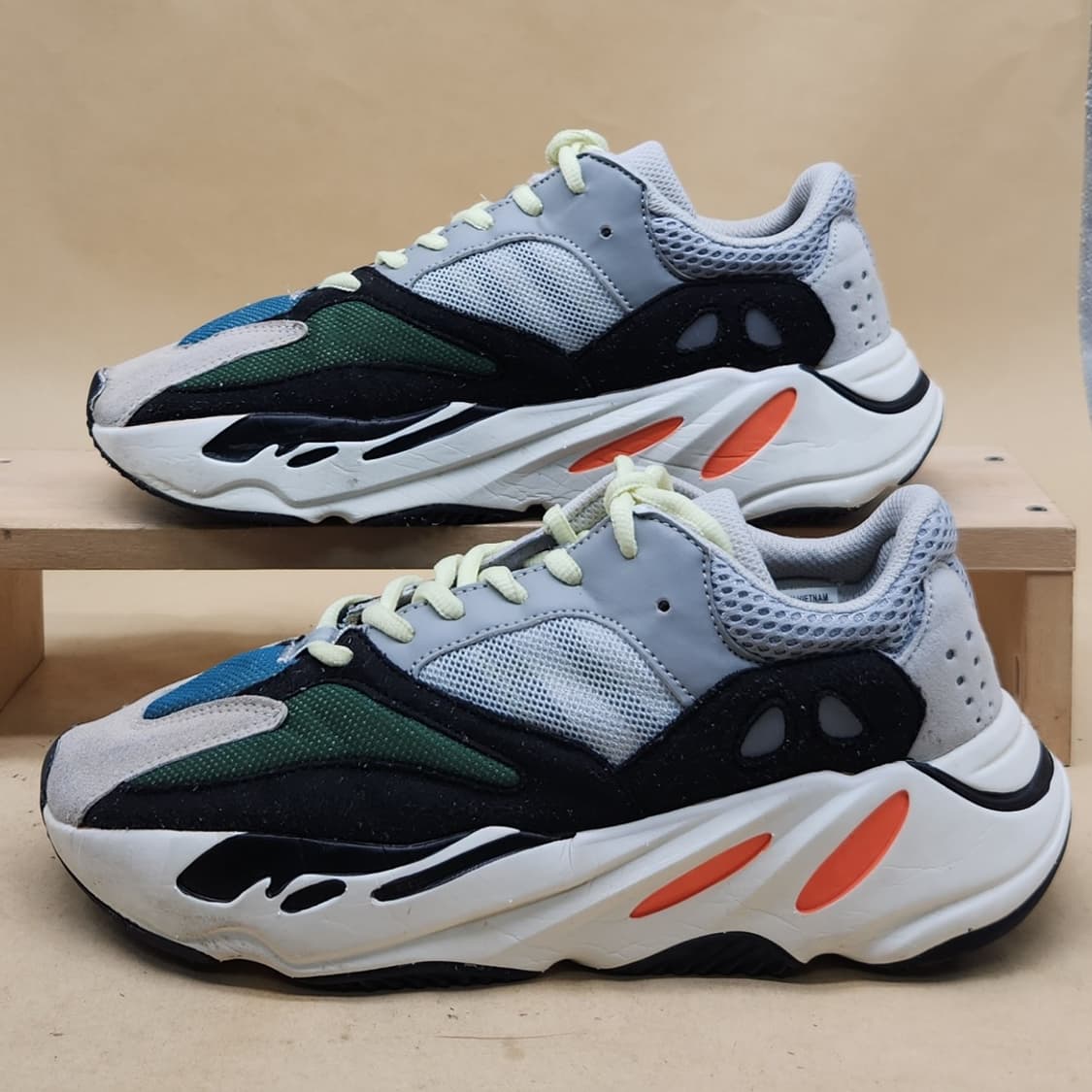 아디다스 700 남성운동화280 상품이미지1