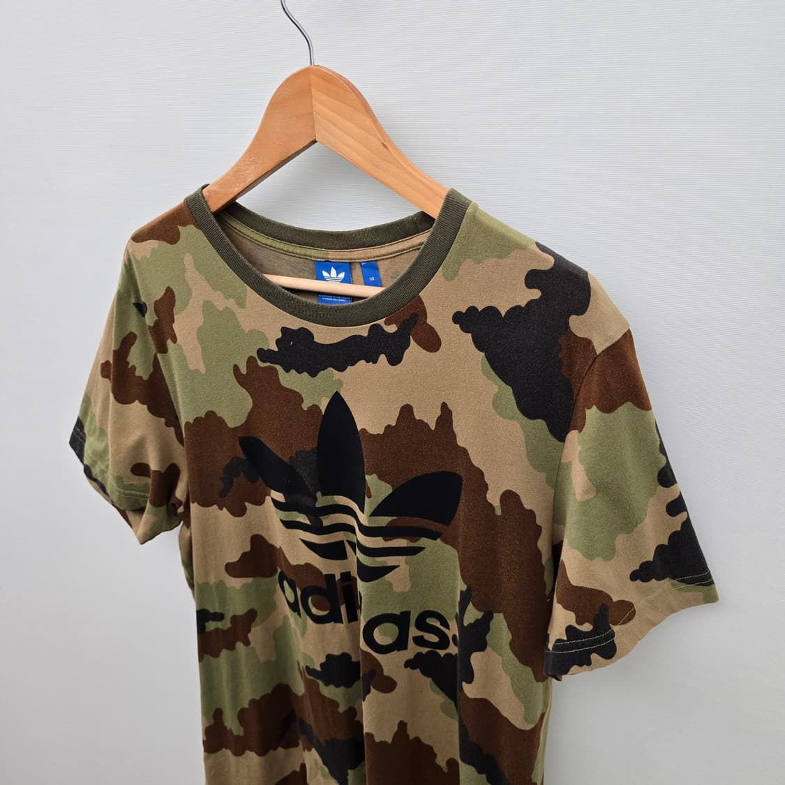 아디다스 카모 빅로고 반팔티 상품이미지3