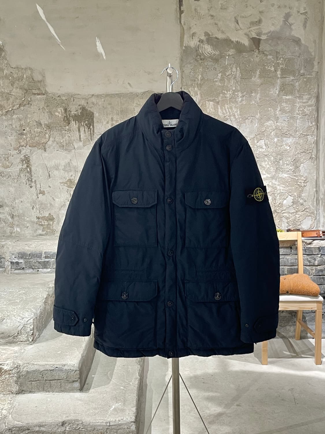 스톤 아일랜드 다크 네이비 와펜 덕 다운 패디드 자켓 상품이미지1