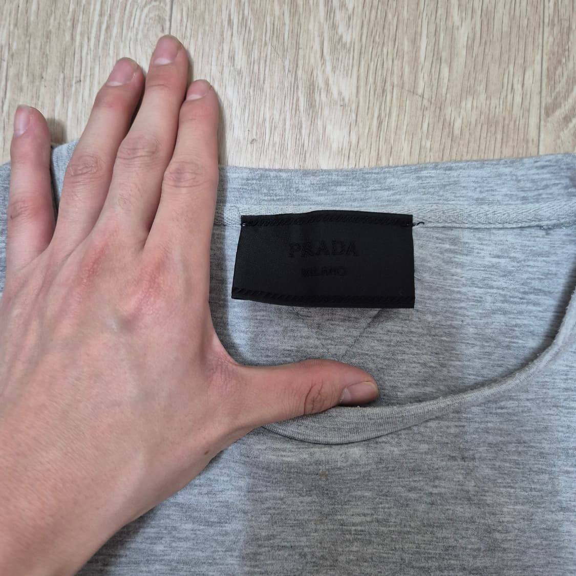 프라다 아트워크 패치 맨투맨 상품이미지4