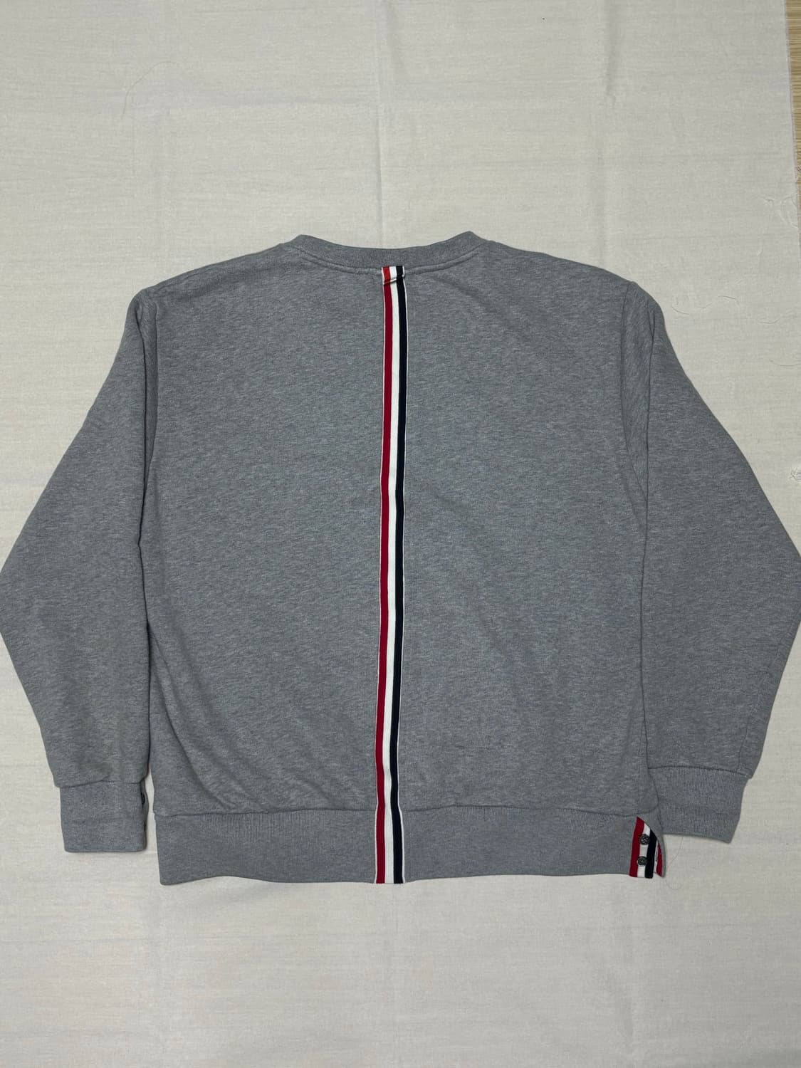 톰브라운 백삼선 맨투맨 [4] 상품이미지6