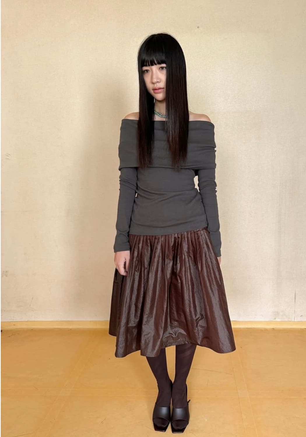 콜로신스 핀턱 미디 스커트 브라운 상품이미지1
