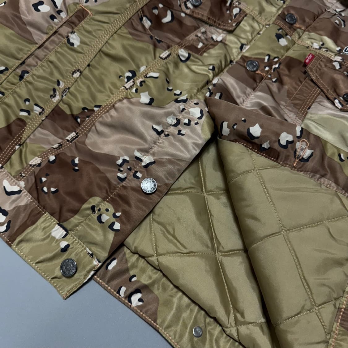 슈프림 X 리바이스 19fw week9 초콜릿칩 카모 퀄팅 트러커 자켓 상품이미지6