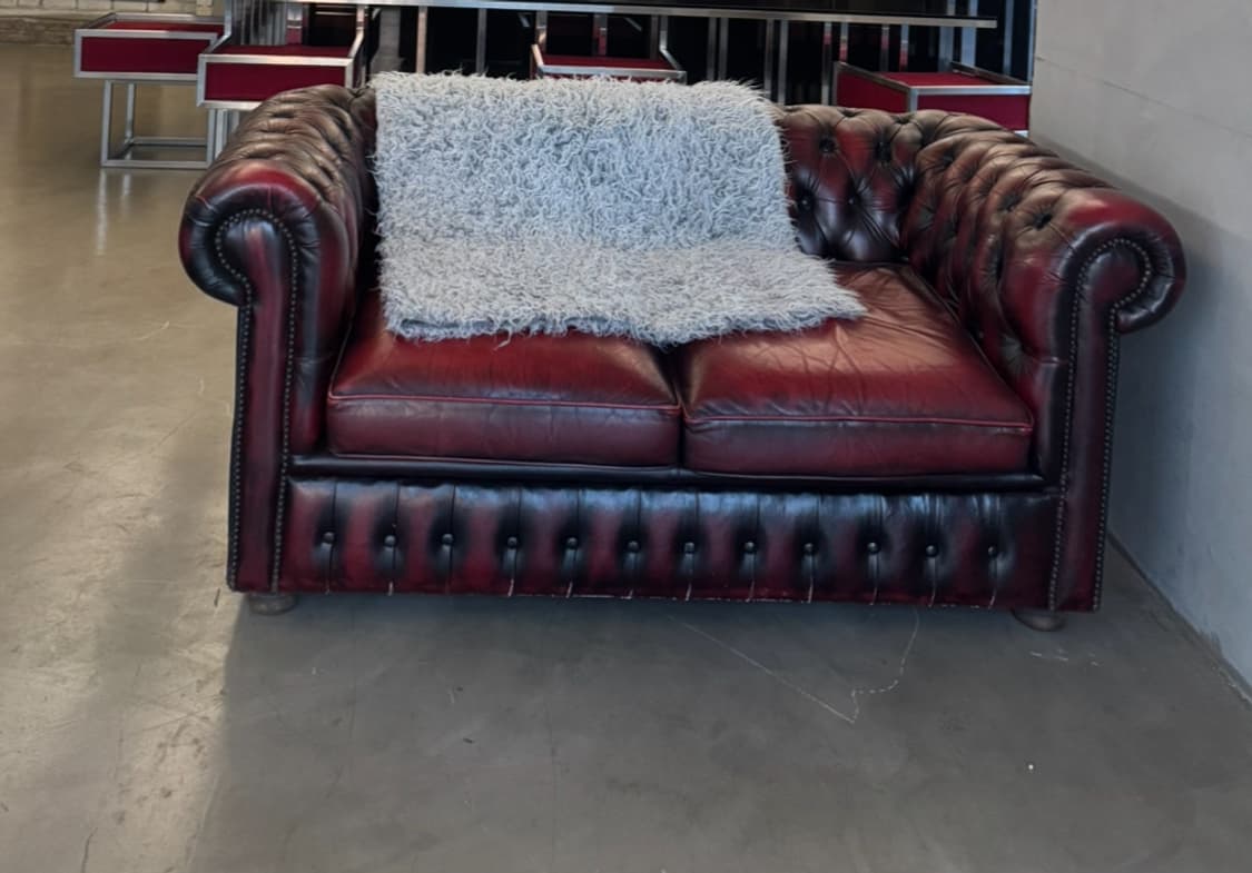 버건디 레드 체스터필드 소파 상품이미지1