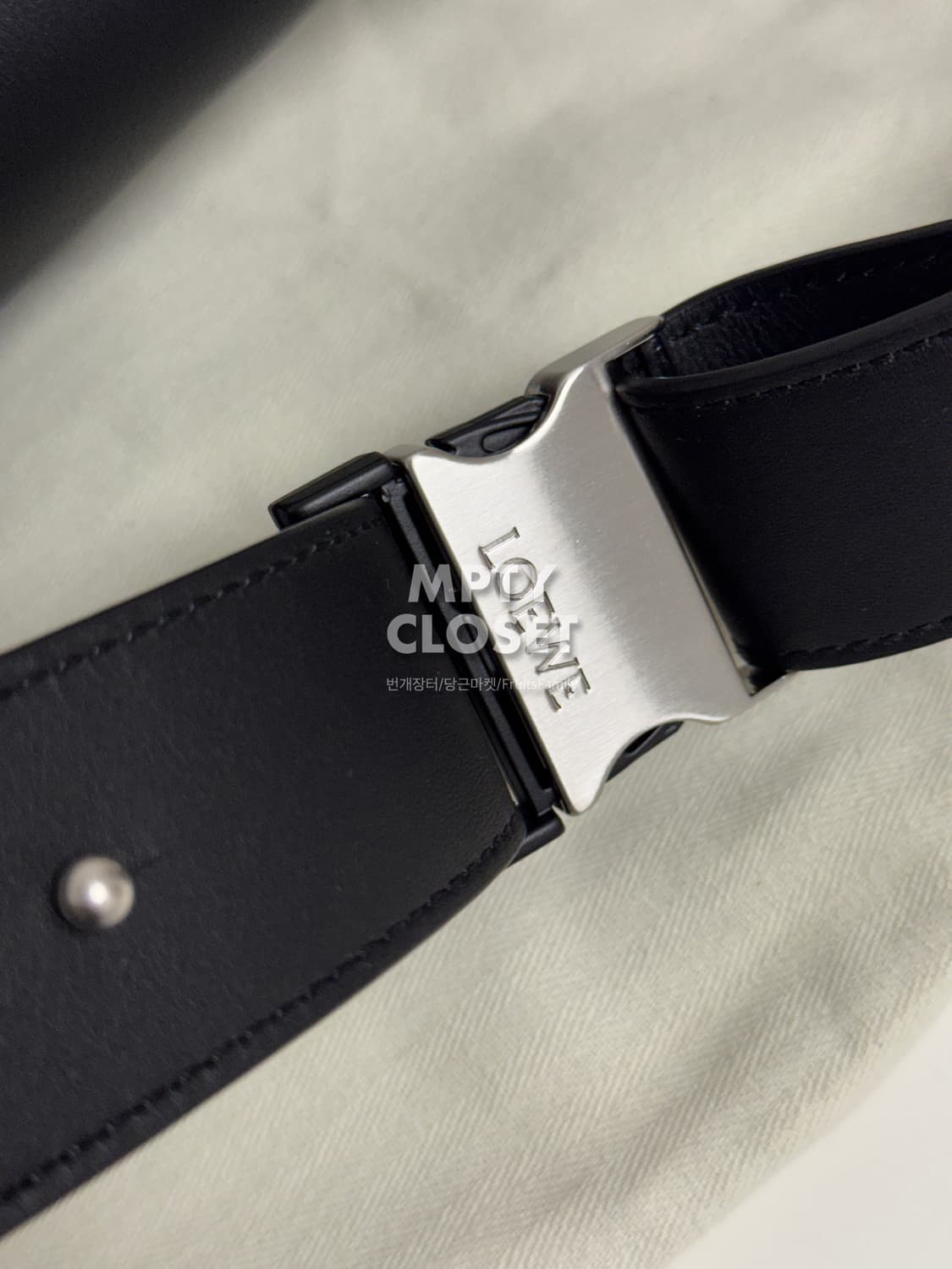 로에베 스몰 퍼즐엣지 벨트백 카프스킨 블랙 B510SEBX02 상품이미지6