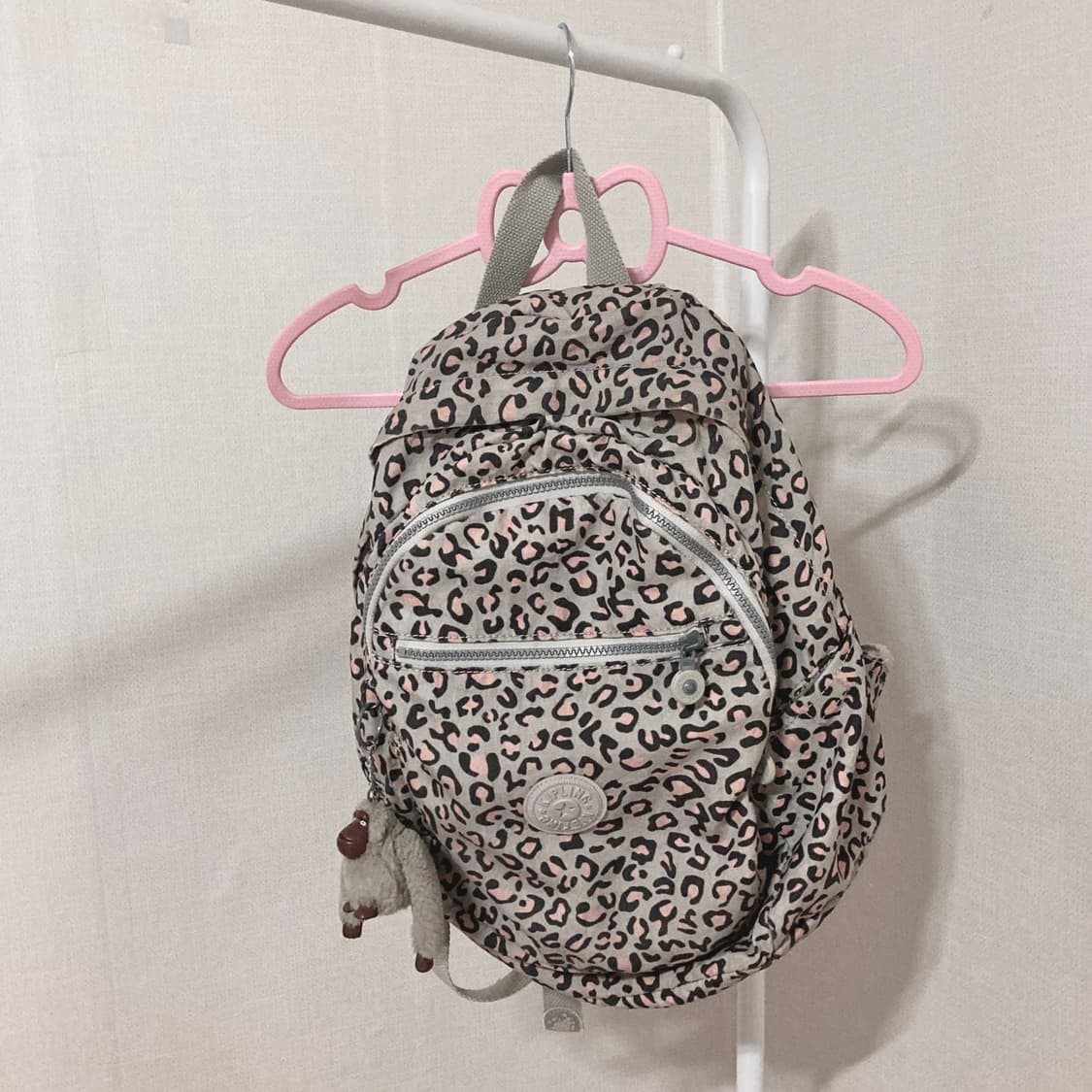 키플링 레오파드 백팩 상품이미지1