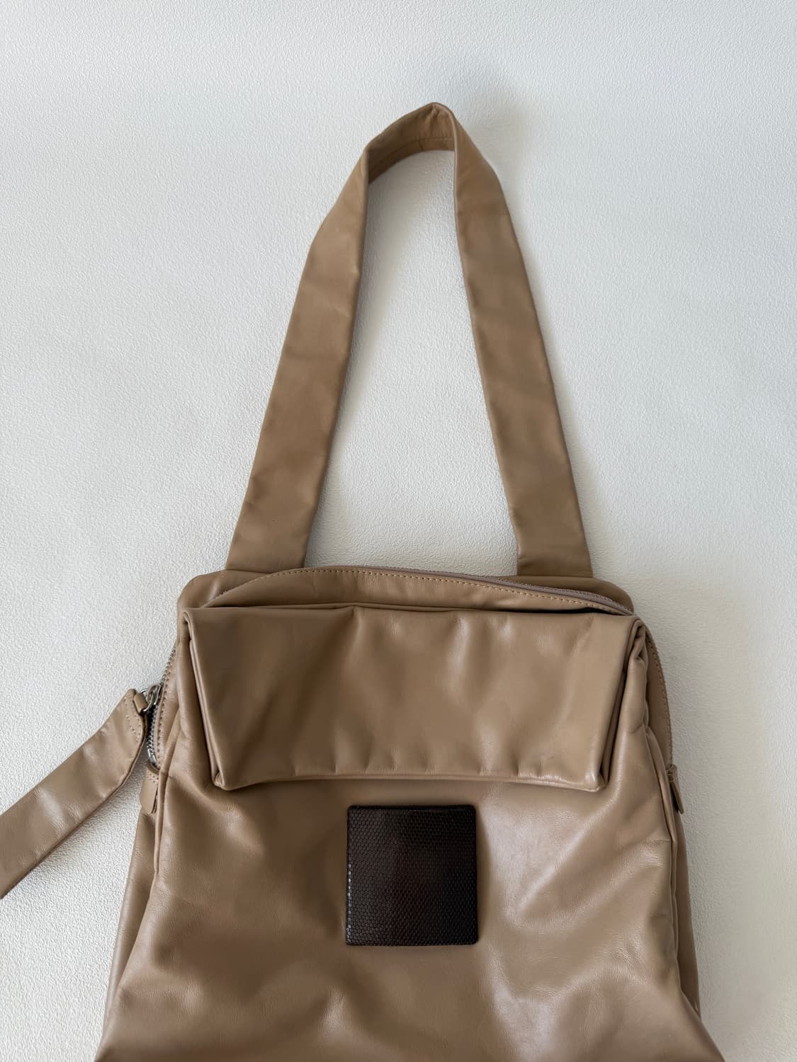 구호(KUHO) 레더 숄더백 상품이미지3