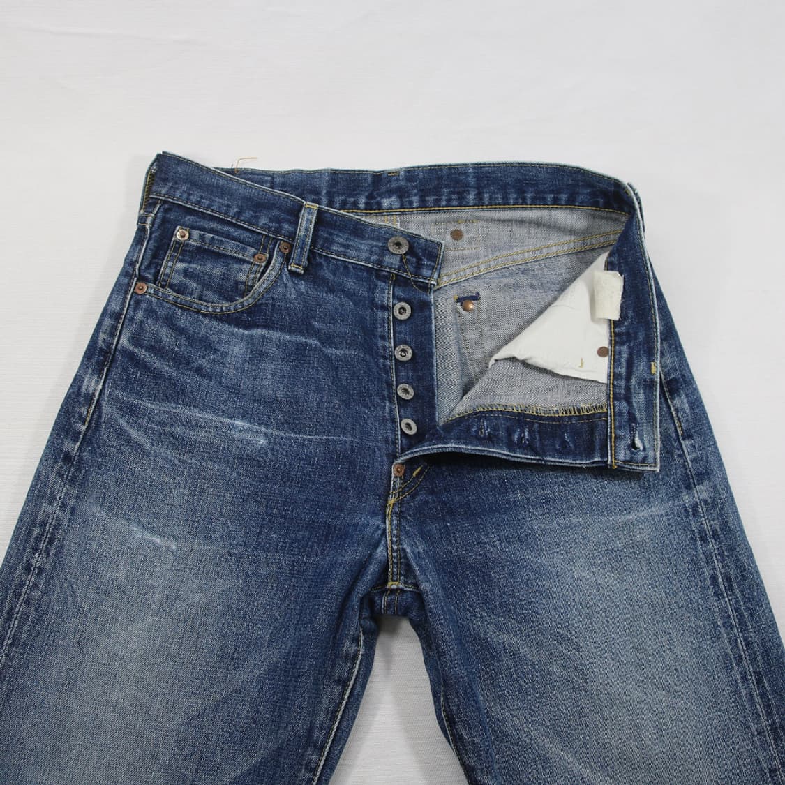 (착용컷) 리바이스 702 빅E 셀비지 진 (30) 상품이미지5