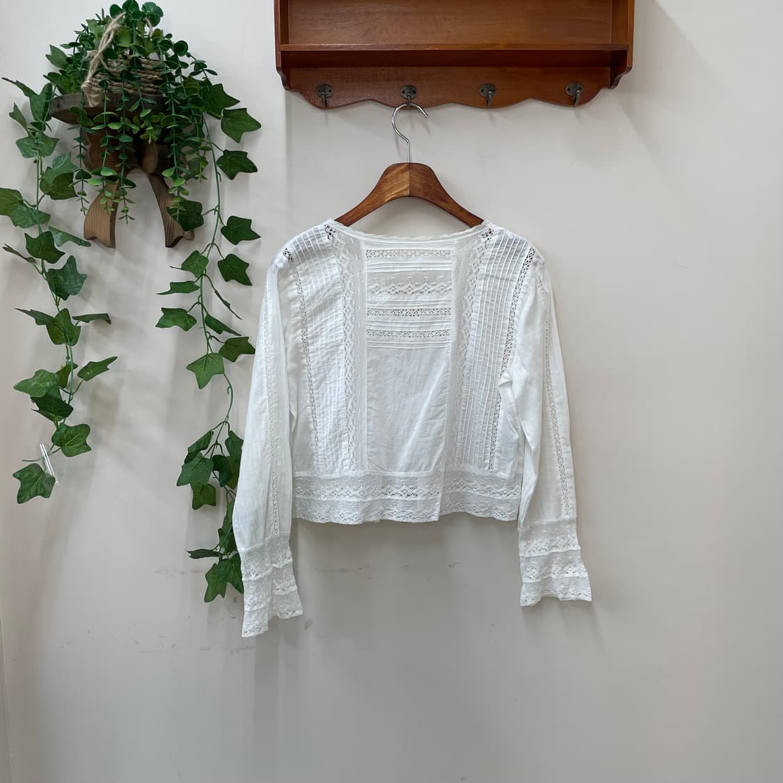 여리 페어리 모리 화이트 코튼 레이스 아일릿 크롭 블라우스 상품이미지4
