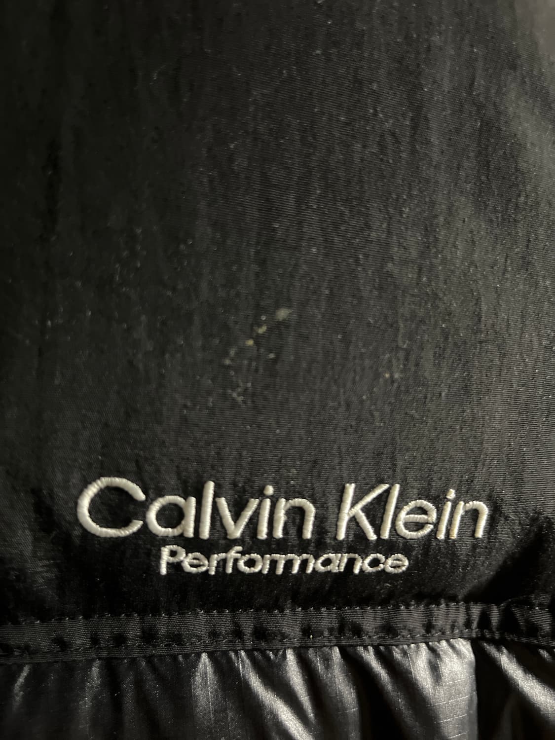 S(90) 캘빈클라인 퍼포먼스 덕다운 숏패딩 — 광택 블랙, 숏오버핏 감 상품이미지3