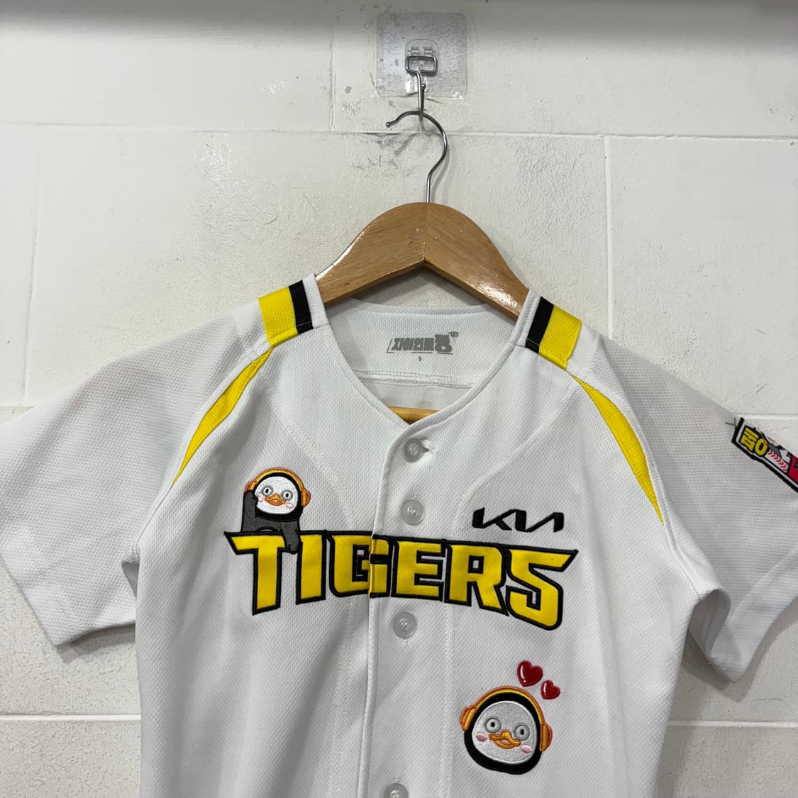 기아타이거즈 X 펭수 김선빈 유니폼 상품이미지2