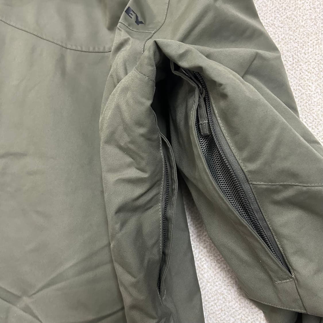 (L) 오클리 아카이브로고 카키 스노우보드 점퍼 상품이미지7