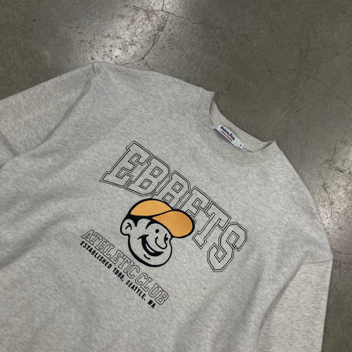 이벳필드 그레이 컬러 빅로고 맨투맨 상품이미지2