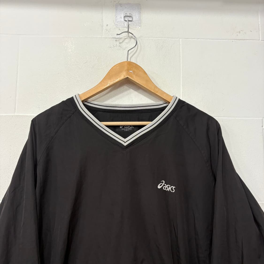 아식스 브이넥 웜업 상품이미지2