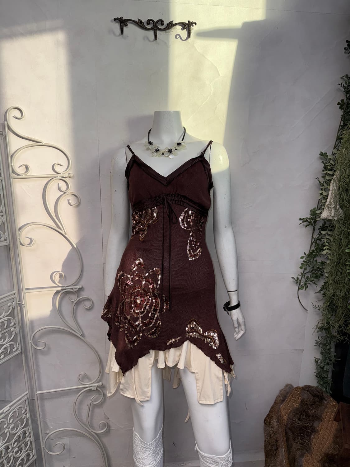 Dark brown oriental spangled flower ops 상품이미지3