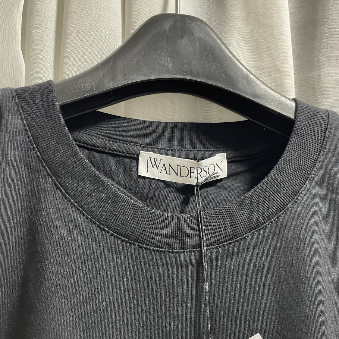 JW앤더슨/ 앵커 로고 패치 반팔티 블랙/ L  JW앤더슨 시그니처 앵커 상품이미지3
