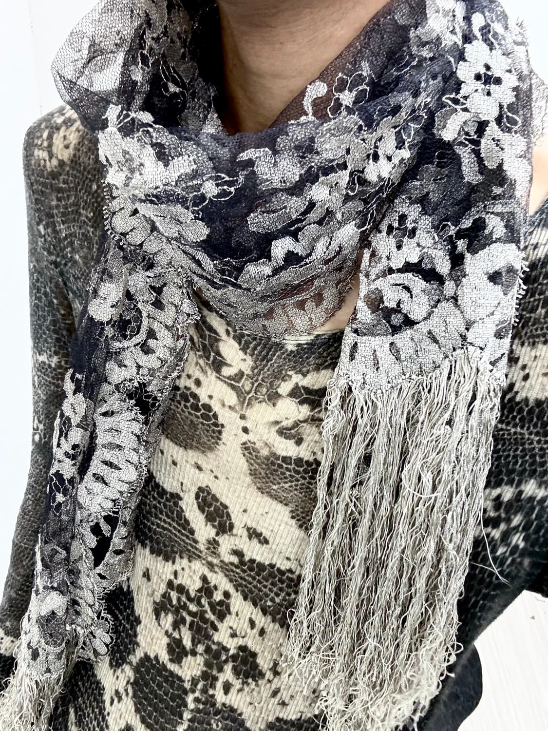 “Vintage” Grey Oriental Scarf 상품이미지2