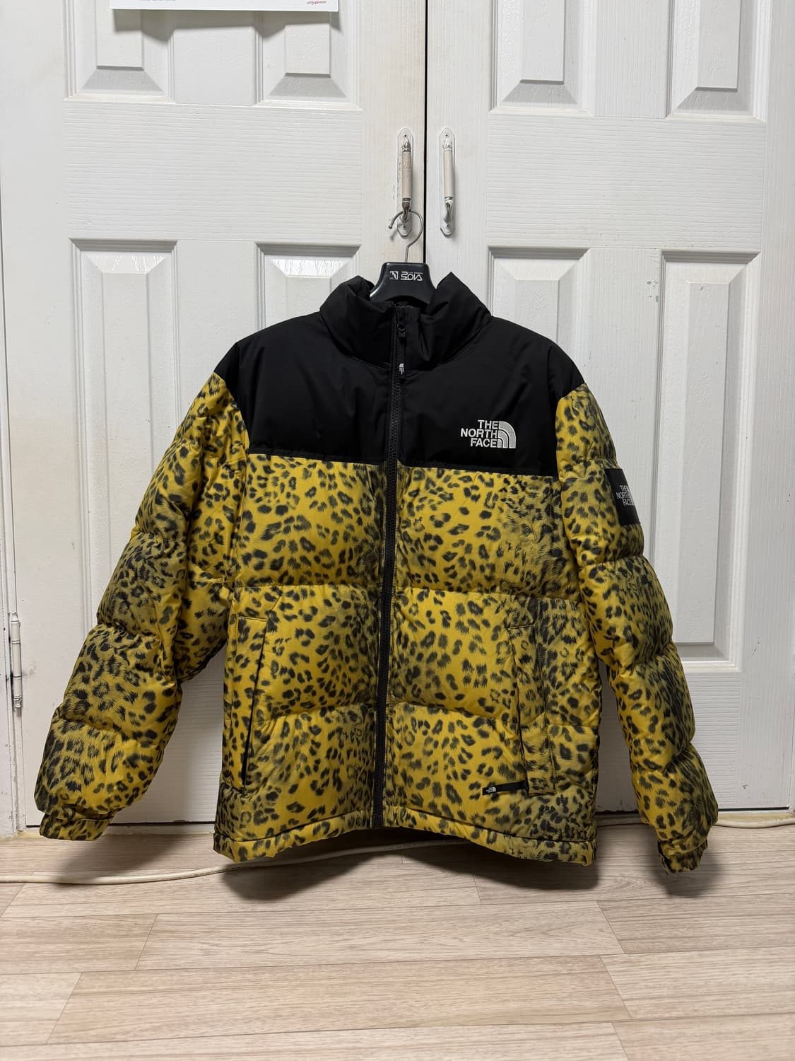 노스페이스 눕시 레오파드 패딩 상품이미지1