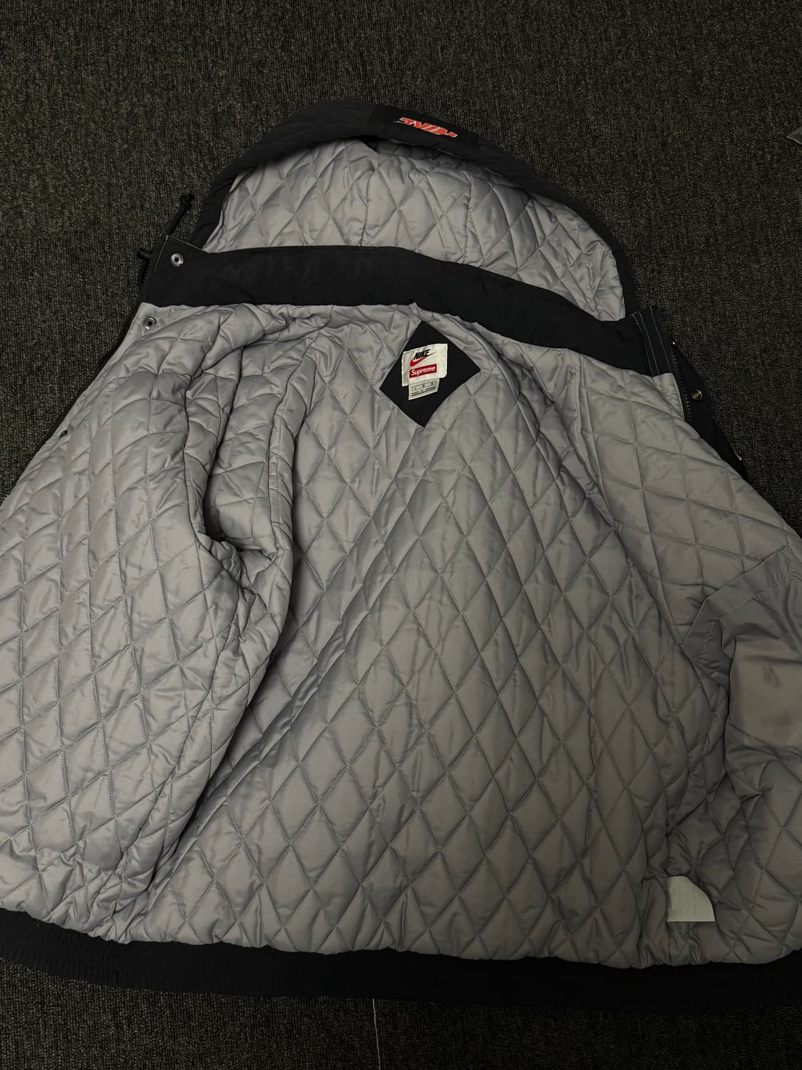 [L] 슈프림 x 나이키 후드 스포츠 자켓 실버 - 19SS 상품이미지5