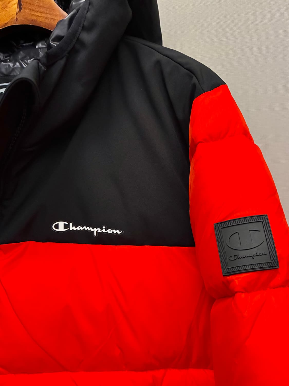 (L~XL)챔피온 EU 배색 후드 푸퍼 패딩 다운 블랙 레드 상품이미지6