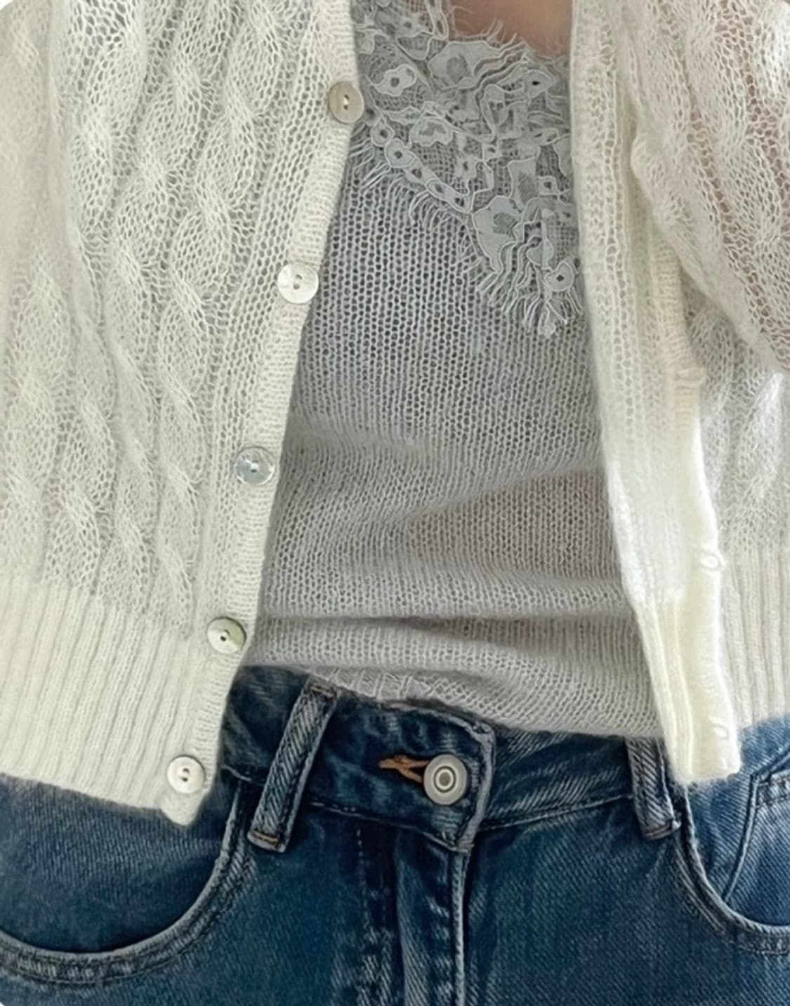 [인더바즈] 자개 브이넥 가디건 (화이트) 상품이미지1