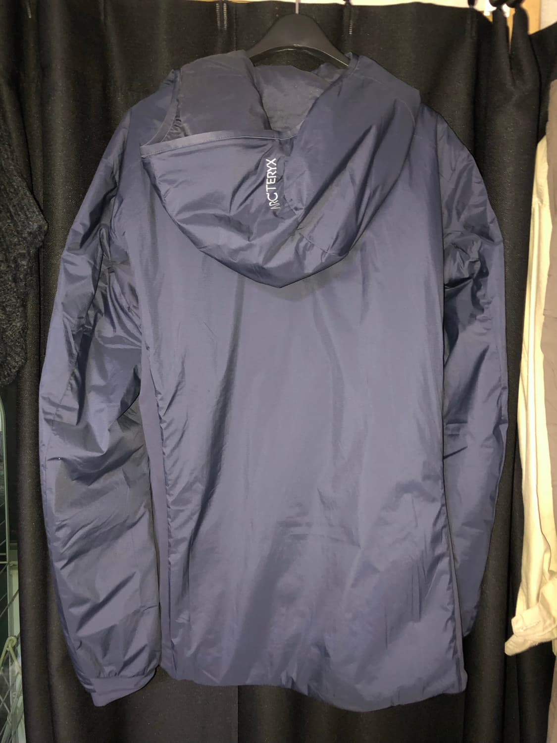 아크테릭스 아톰 후디 M 블랙사파이어 상품이미지3