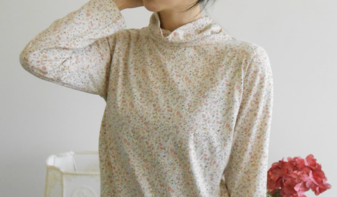 아이보리 들꽃 셔링 터틀넥 상품이미지2