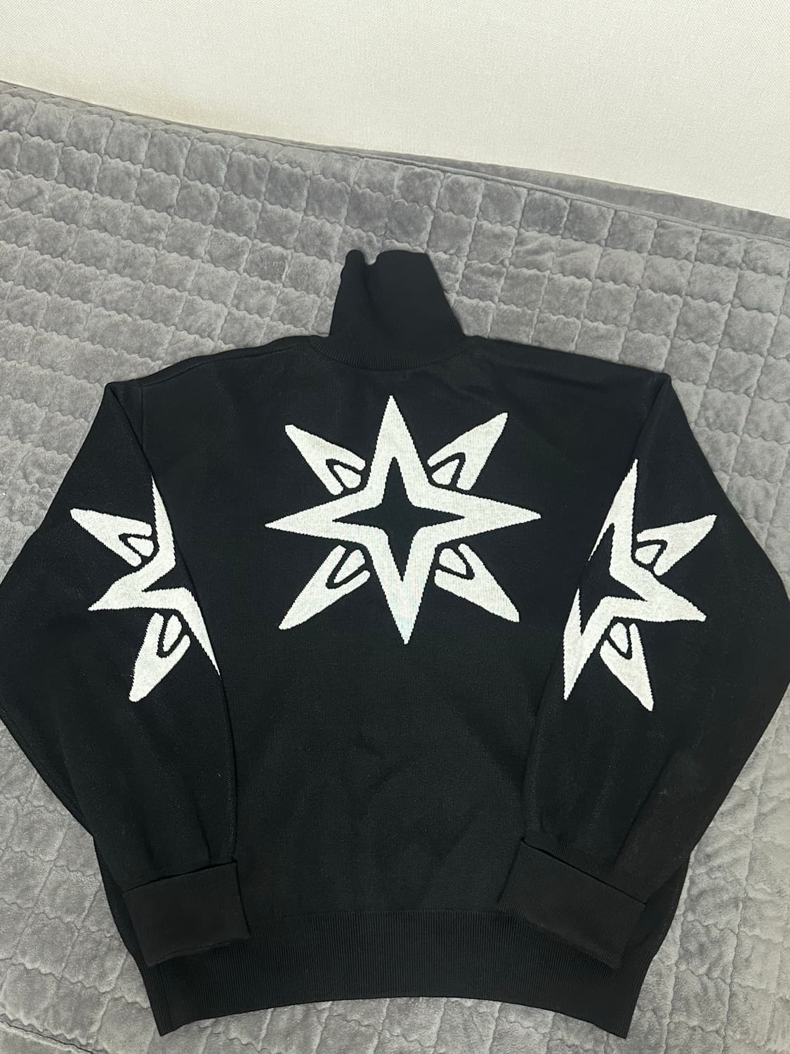 더 아이덴티티 프로젝트 니트집업 상품이미지1