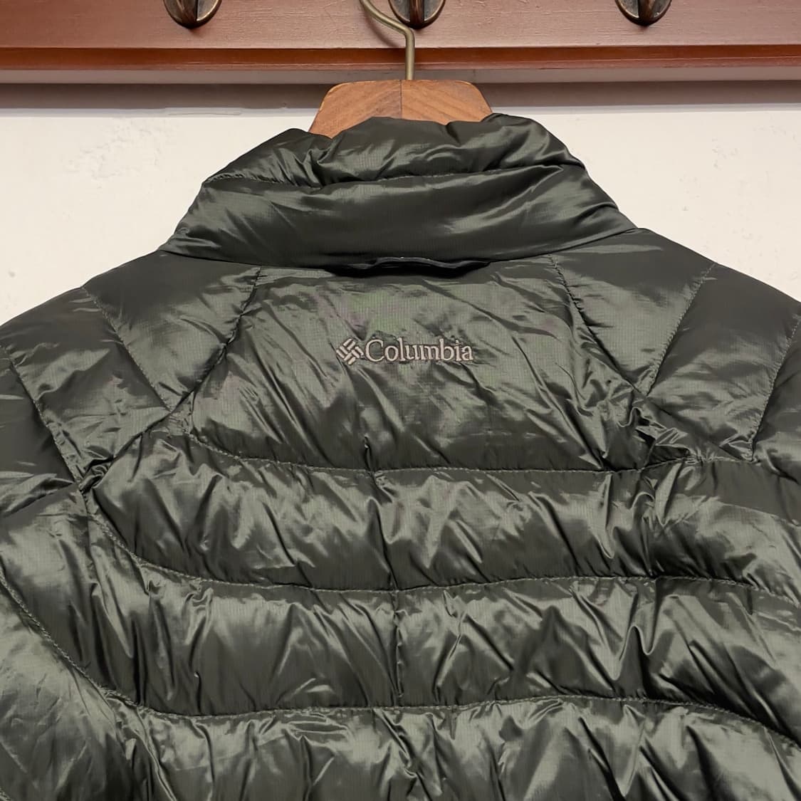 컬럼비아 옴니쉴드 구스다운 카키 경량 패딩 상품이미지6