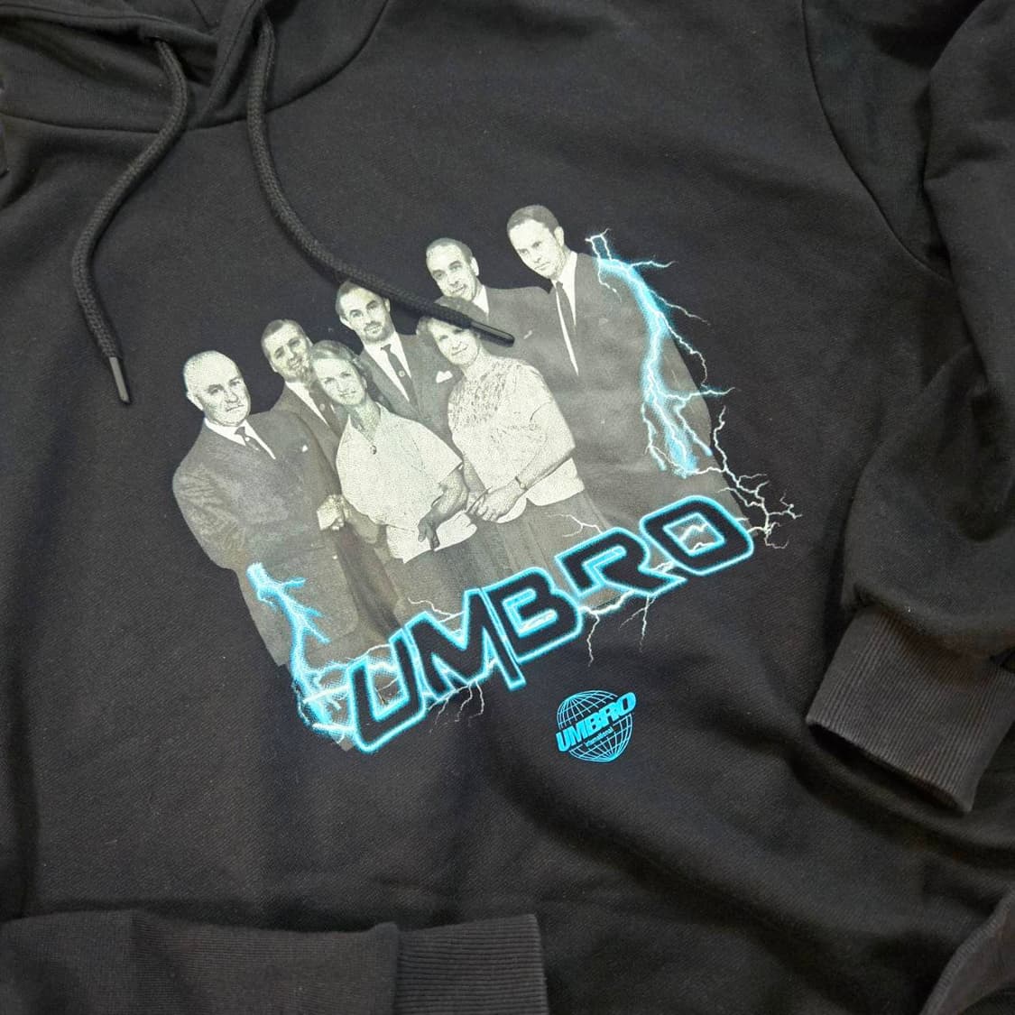 엄브로(UMBRO) 20F 빅프린팅 후드 브렌드 자수 티셔츠
 상품이미지2