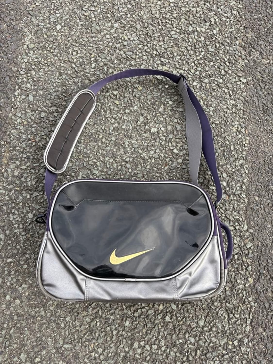 나이키 빈티지 에나멜 크로스백 상품이미지1